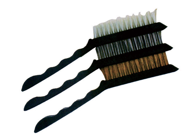 
	Plastic handle wire brush
	Size: 320mm(4x14row)